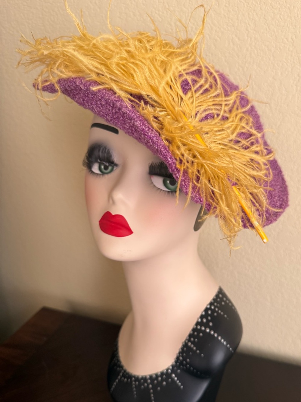 1950s vintage Purple knitted hat wit Yellow Feather Accent